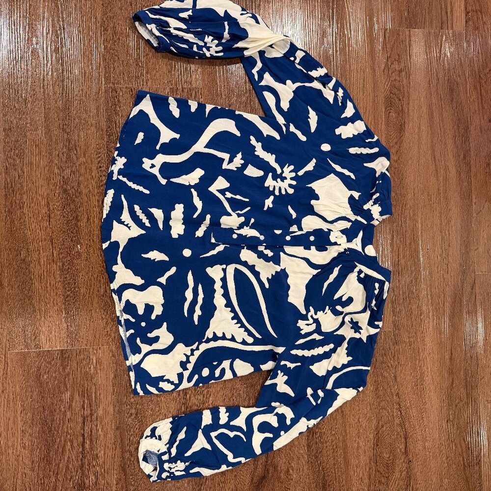 H&M blue and white blouse xs